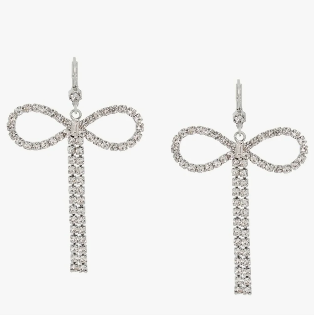 🤍▪️ BETSEY JOHNSON▪️ Silver Silver Bow Drop Rhinestone Earrings